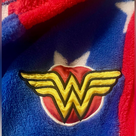 Wonder Woman Girls Fleece Robe Costume DC Comics WW WonderWoman SuperHero Youth - Picture 4 of 11